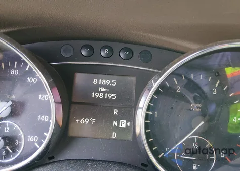 2010 Mercedes-Benz R 350 Bluetec 4Matic z USA, uszkodzony, nr VIN 4JGCB2FE3AA107685